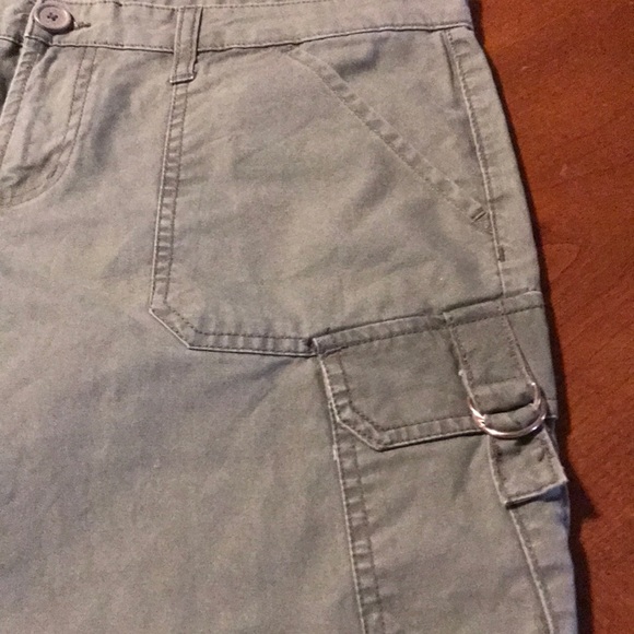 Woman’s/Juniors  l.e.i.  Green Khaki Capris - Picture 3 of 14